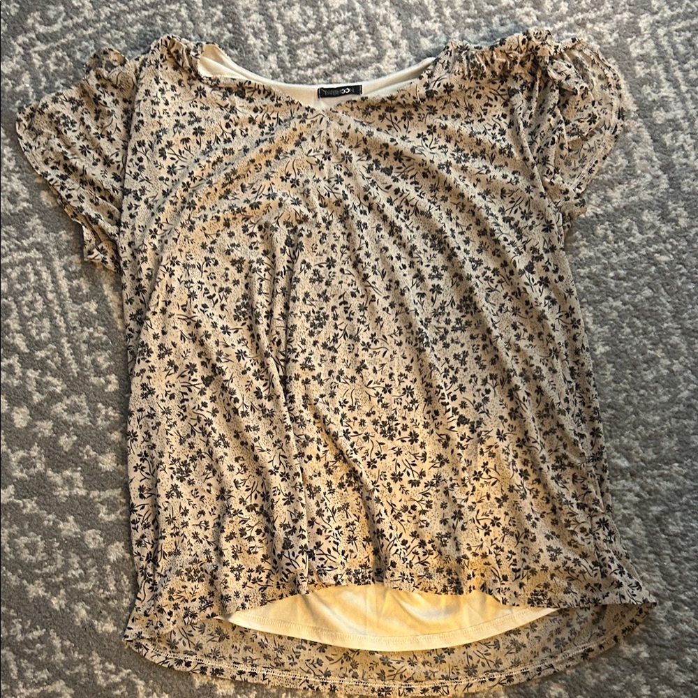Apt. 9 Black and Cream Floral Short Sleeve Top